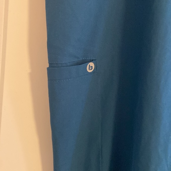 Excellent used condition barco one size medium bahama scrub pants - Picture 3 of 6